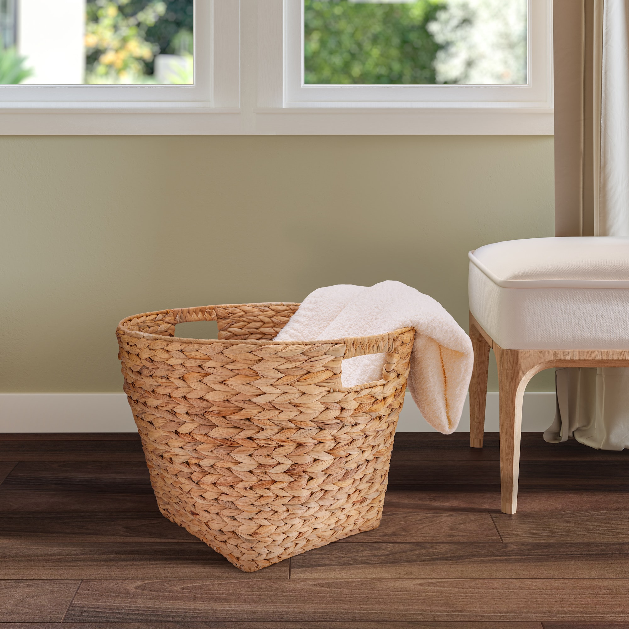 Seville Classics Water Hyacinth Round Basket